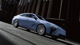 【2025上海車展】Lexus ES大改款亮相，歷代尺碼最大、油電/純電雙動力齊發！